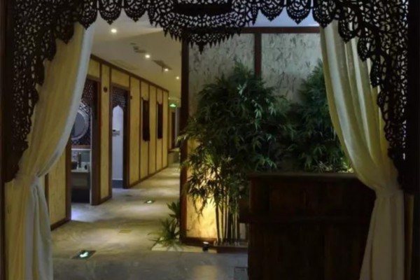 广州夜生活揭秘：外籍人士如何畅游花城夜色